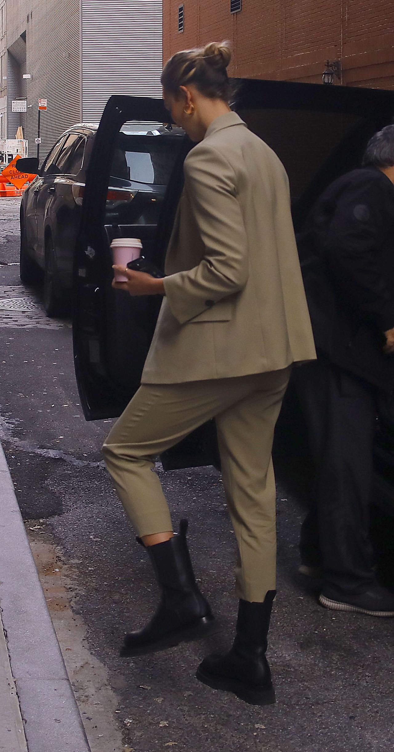 Karlie Kloss - Arriving to Michael Kors Fashion Show in NYC 02/12/2020