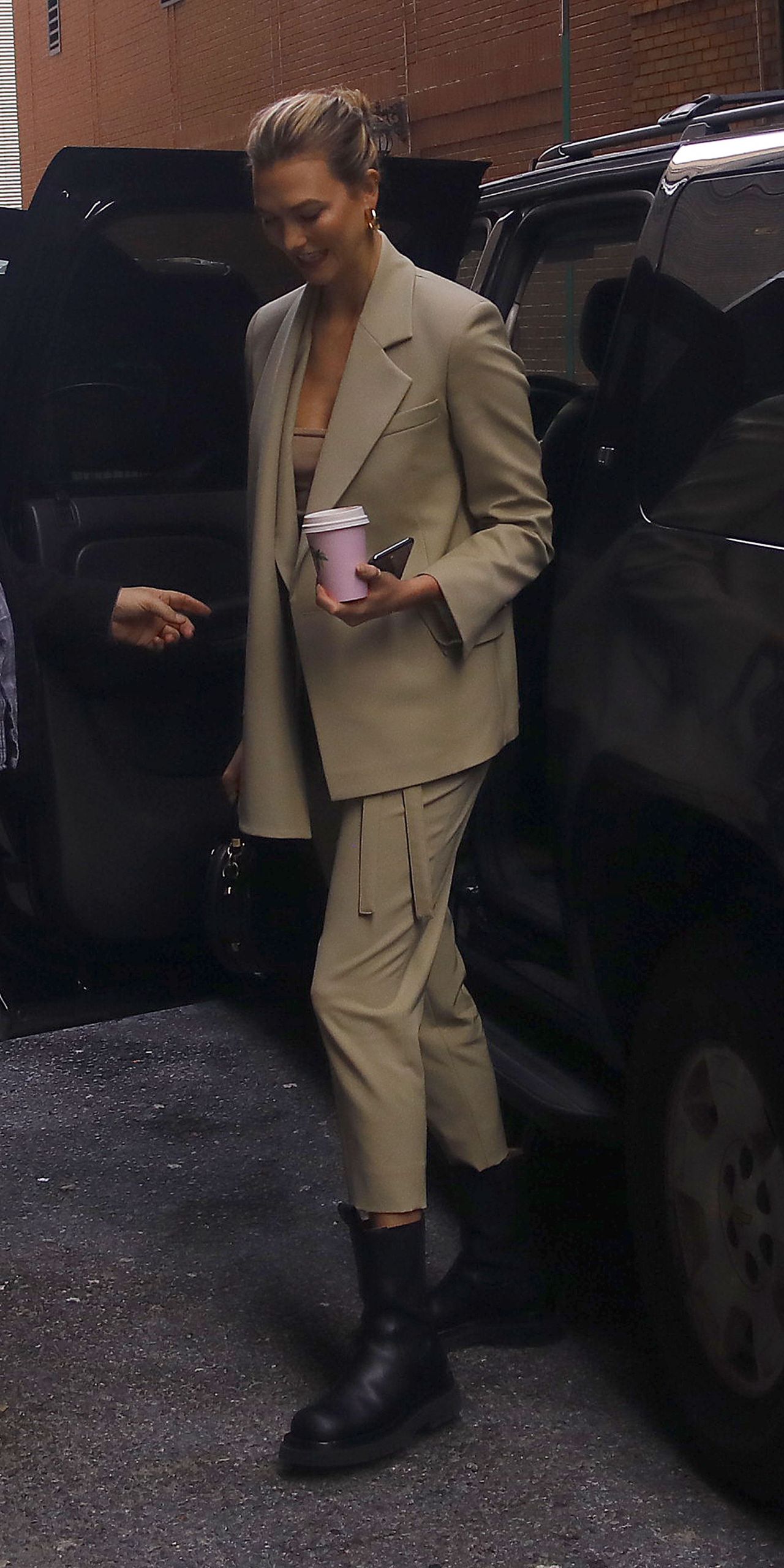 Karlie Kloss - Arriving to Michael Kors Fashion Show in NYC 02/12/2020