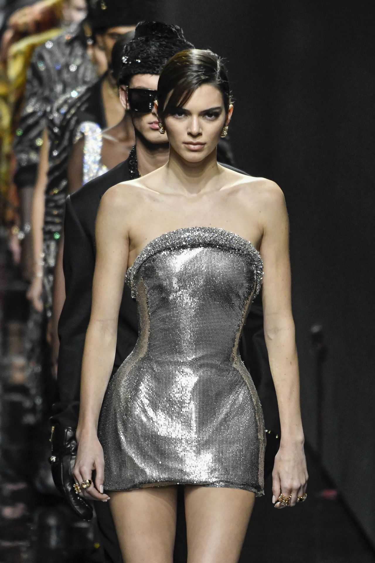 21metgala on X: Kendall Jenner walks the runway during the Versace  Fall/Winter 2023 fashion show.  / X