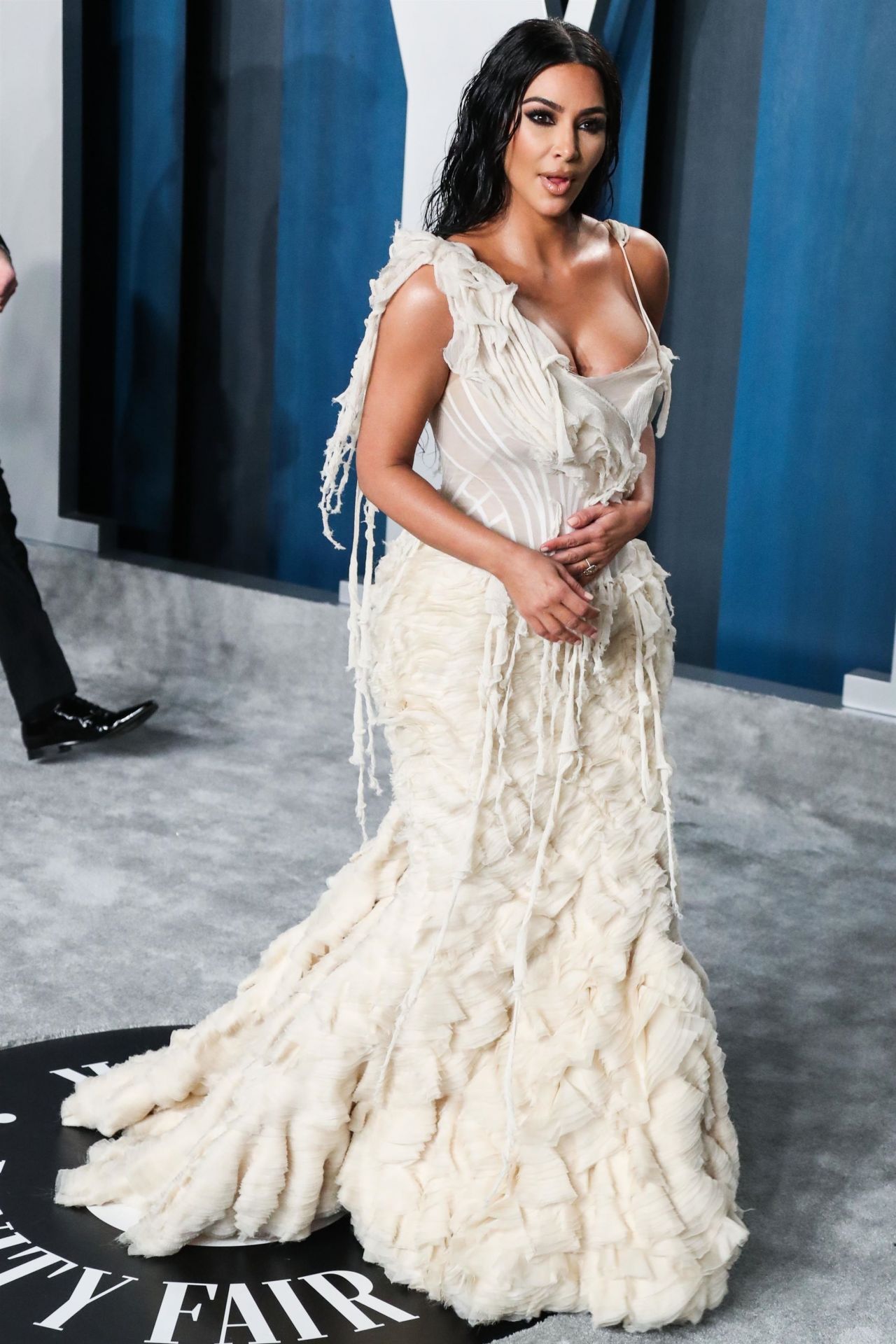 Kim Kardashian – Vanity Fair Oscar Party 2020 (more photos) • CelebMafia