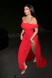 Kylie Jenner – Arrives at Chateau Marmont in Los Angeles 02/09/2020