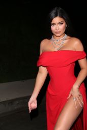 Kylie Jenner – Arrives at Chateau Marmont in Los Angeles 02/09/2020