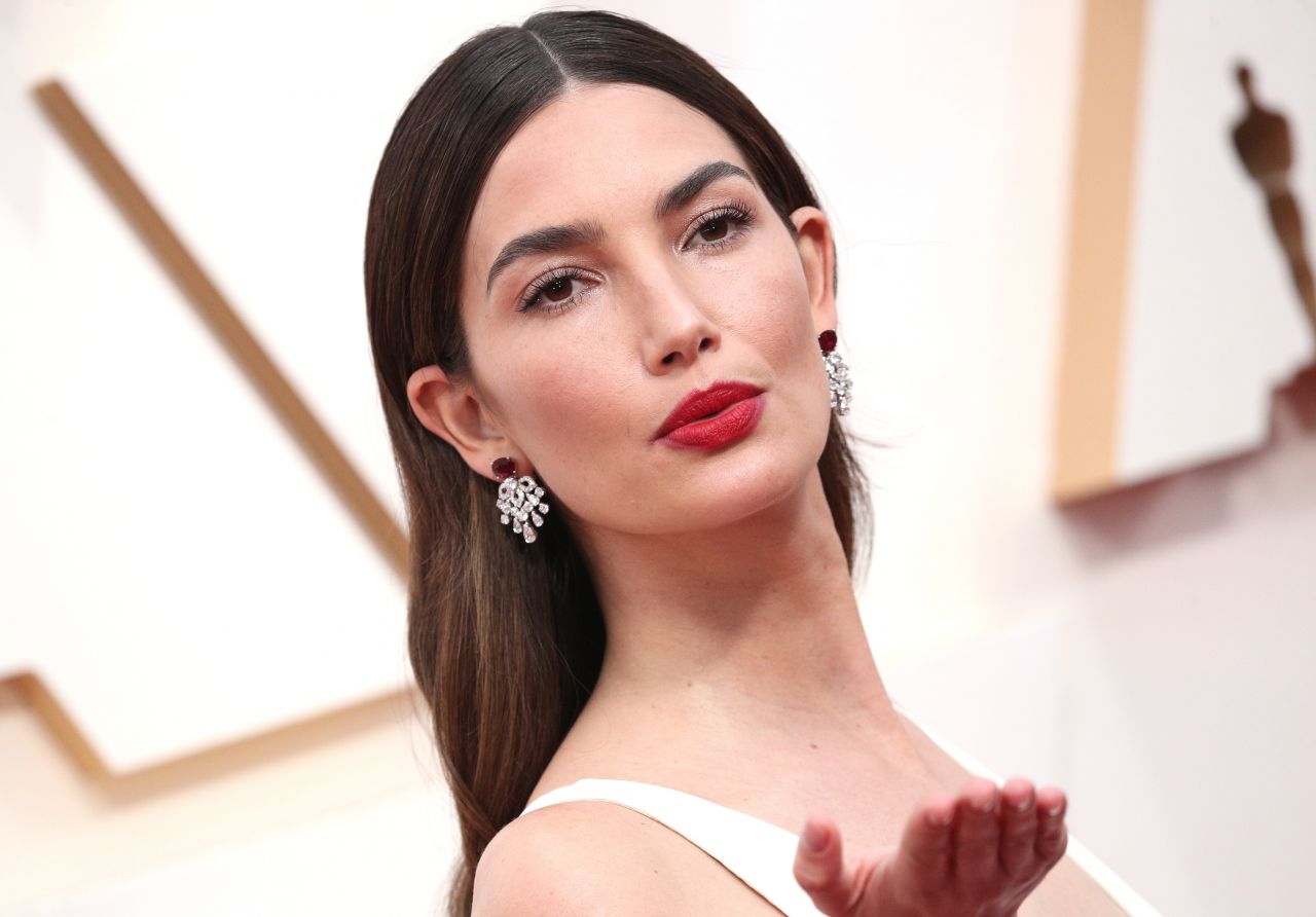 Lily Aldridge – Oscars 2020 Red Carpet • CelebMafia