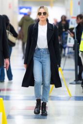Margot Robbie in Casual Outfit - JFK Airport in New York 02/03/2020