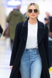 Margot Robbie in Casual Outfit - JFK Airport in New York 02/03/2020
