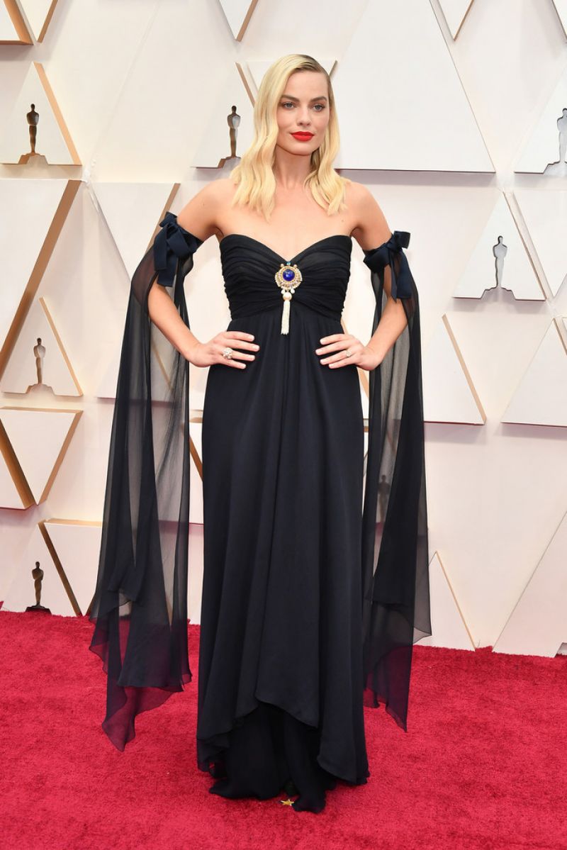 Margot Robbie Oscars 2020 Red Carpet • CelebMafia