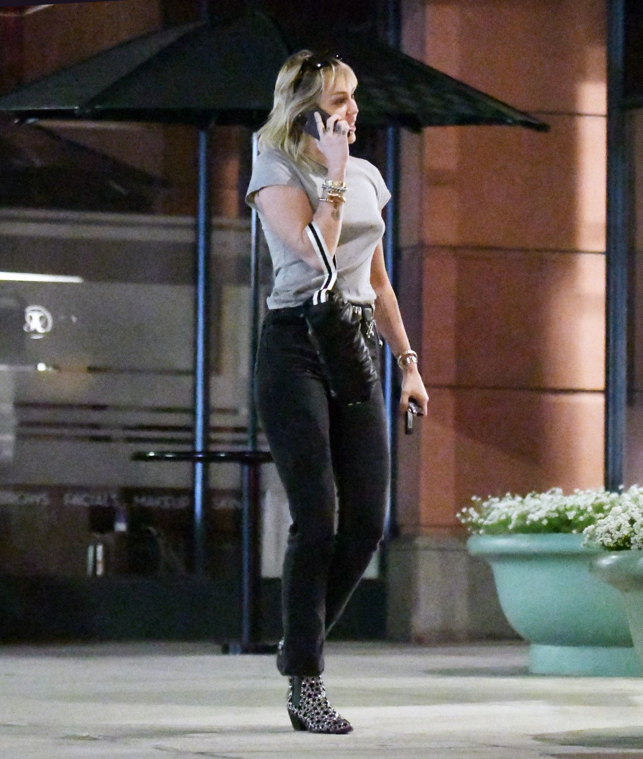 https://celebmafia.com/wp-content/uploads/2020/02/miley-cyrus-in-casual-outfit-los-angeles-02-02-2020-2.jpg