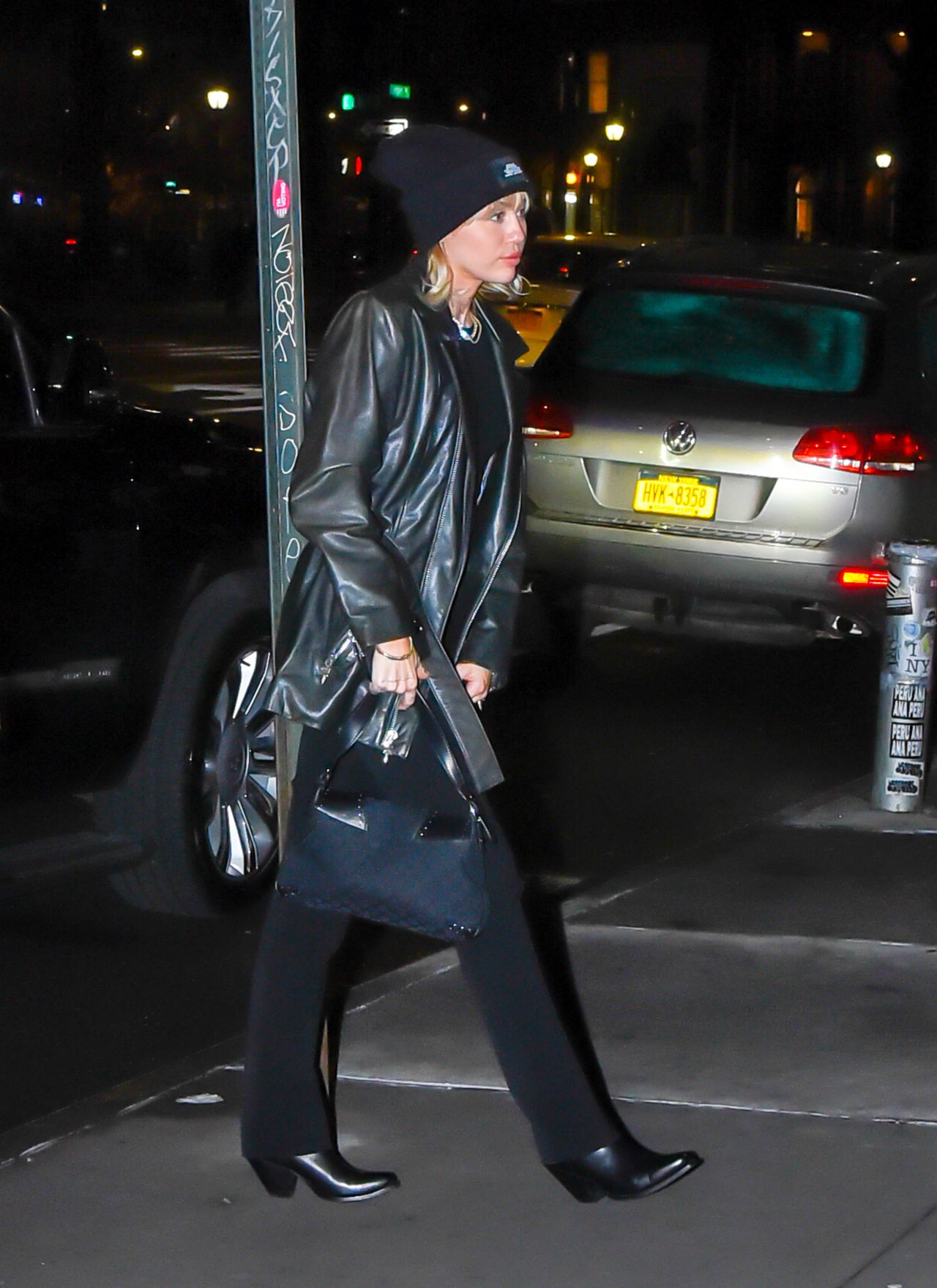 https://celebmafia.com/wp-content/uploads/2020/02/miley-cyrus-out-in-nyc-02-11-2020-8.jpg