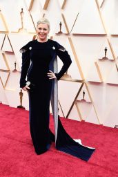 Olivia Colman – Oscars 2020 Red Carpet