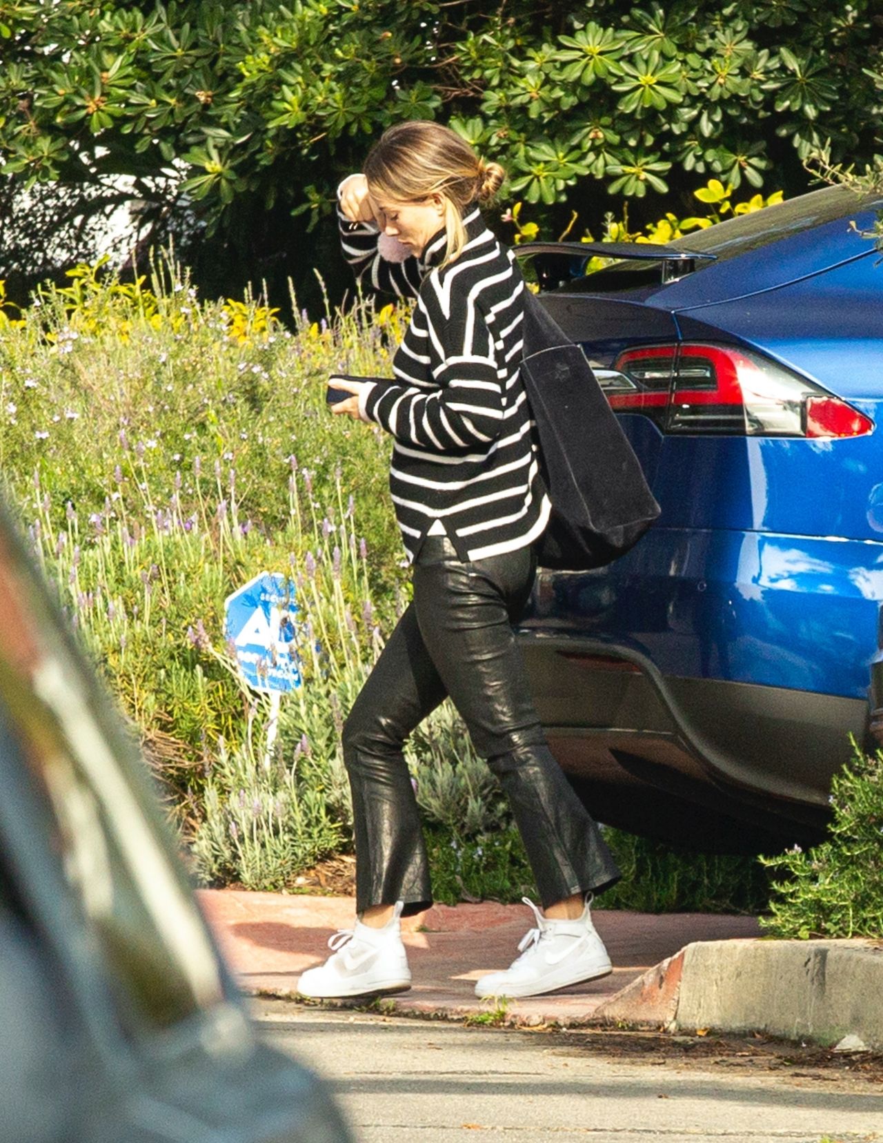 Olivia Wilde In Casual Outfit Los Angeles 02 18 2020 • Celebmafia