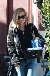 Reese Witherspoon - Leaves the Brentwood Country Mart 02/05/2020