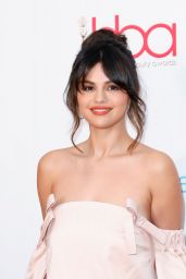 Selena Gomez - Hollywood Beauty Awards 2020