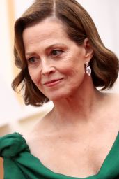 Sigourney Weavers – Oscars 2020 Red Carpet • CelebMafia