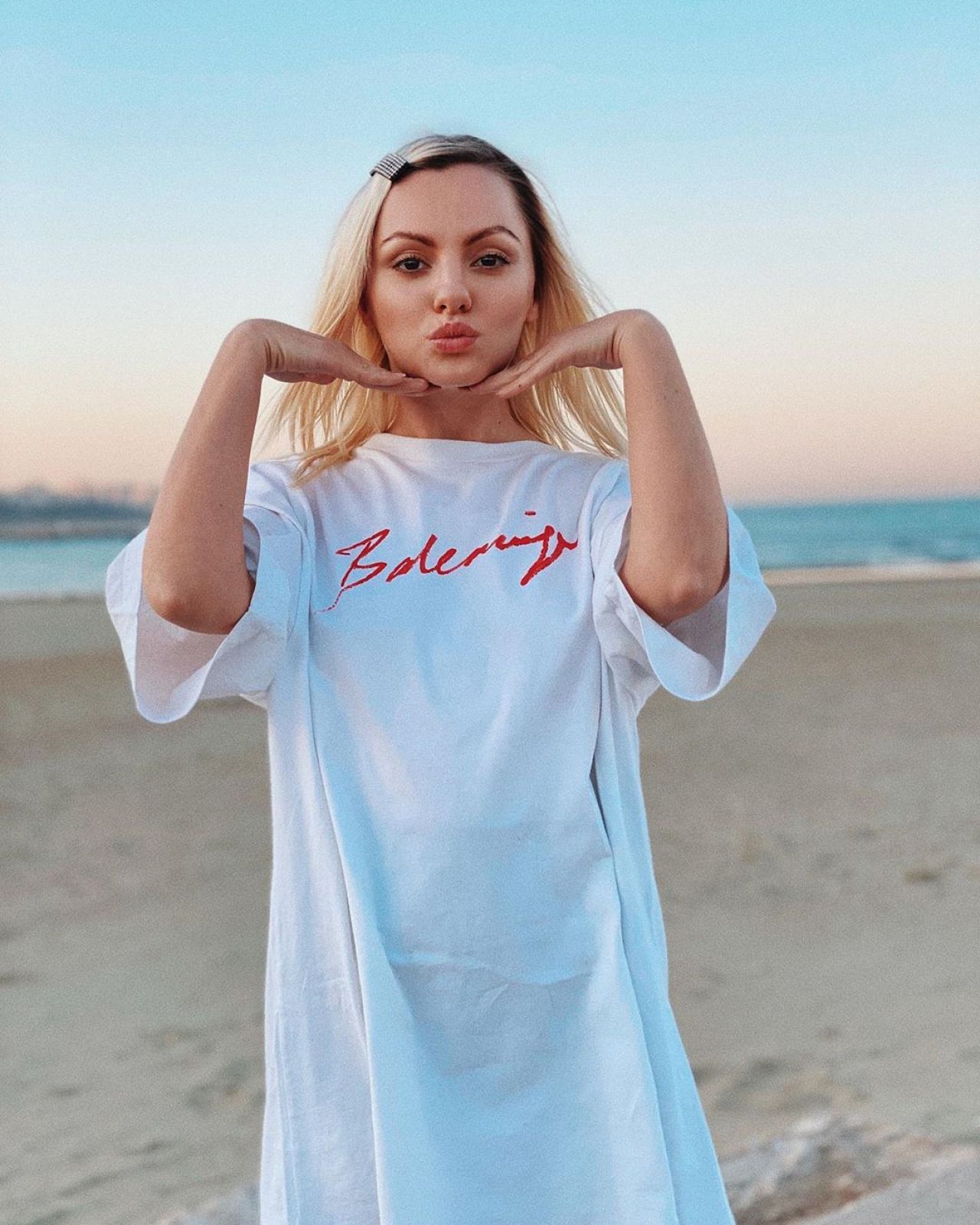 Alexandra Stan Alexandra Stan Releases Single And Video For Mami