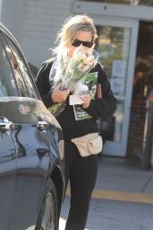 Amy Poehler - Buying Flowers in Beverly Hills 03/26/2020