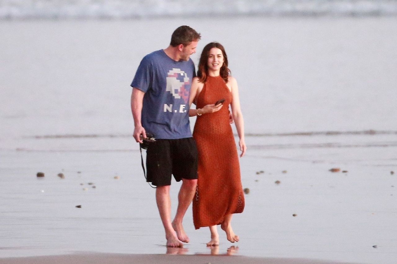 Ana De Armas and Ben Affleck on the Beach in Costa Rica 03/10/202 ...