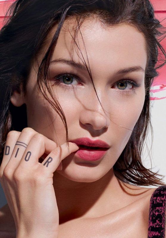 Bella Hadid - Live Stream 03/26/2020