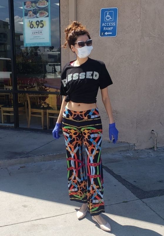 Blanca Blanco Takes Coronavirus Precautions - Los Angeles 03/21/2020
