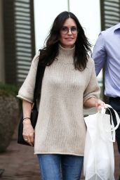 Courtney Cox - Shopping in Melrose Place 03/10/2020