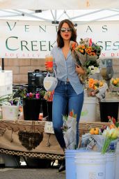 Eiza Gonzalez - Farmers Market in Los Angeles 03/08/2020