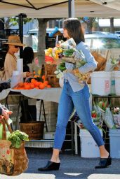 Eiza Gonzalez - Farmers Market in Los Angeles 03/08/2020
