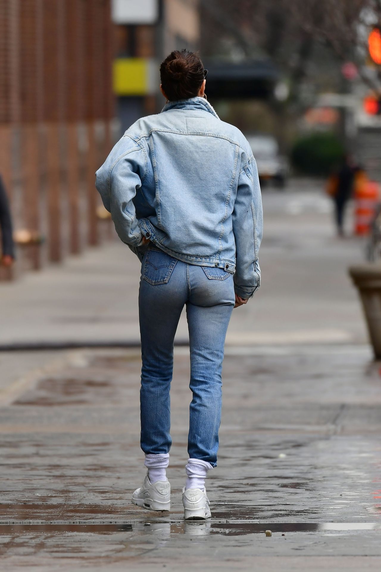 Emily Ratajkowski Street Style - New York 03/17/2020 ...