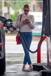 Emma Roberts - Fuels Up at a Gas Station in LA 03/13/2020