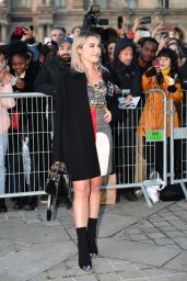 Florence Pugh - Arrivnig at  the Louis Vuitton Fashion Show in Paris 03/03/2020
