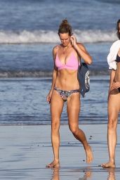 Gisele Bundchen in a Bikini at the Beach in Costa Rica 03/11/2020