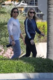 Gwyneth Paltrow in Leggings - Los Angeles 03/27/2020