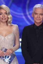 Holly Willoughby - "Dancing On Ice" TV Show S12E10 in Hertfordshire