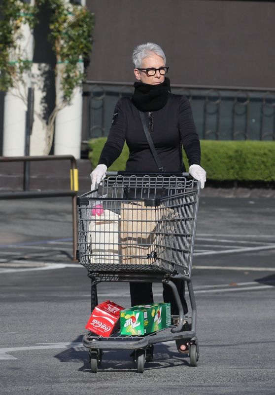 Jamie Lee Curtis – Grocery Shopping in Pacific Palisades 03/26/2020