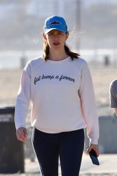 Jennifer Garner - Beach in Santa Monica 03/23/2020