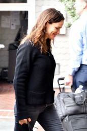 Jennifer Garner in Casual Outfit - Heads to a Meeting in Santa Monica 03/05/2020