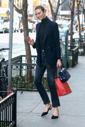 Karlie Kloss Street Style - New York City 03/09/2020