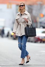 Karlie Kloss Street Style - New York City 03/12/2020