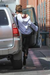 Kate Beckinsale in Black Leggings - Los Angeles 03/04/2020