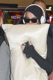 Katy Perry - Airpot in Sydney 03/12/2020