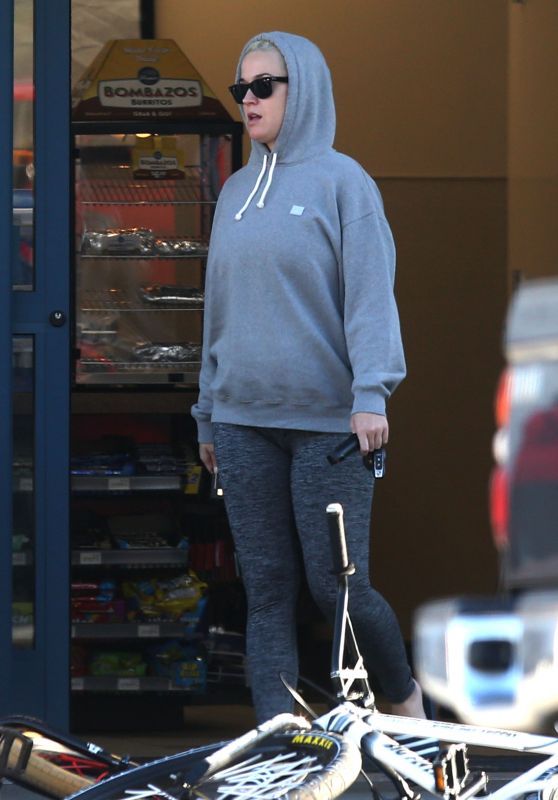 Katy Perry in All Grey - Gas Station Shop 03/24/2020