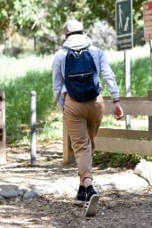 Kristen Stewart in Casual Outfit - Hike in Los Feli 03/08/2020