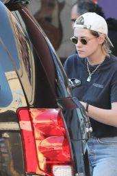 Kristen Stewart - Shopping for Rare Guitars in Los Feliz 03/11/2020