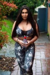 Lauren Goodger - Head Out for an Exercise Session 03/25/2020