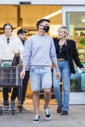 Miley Cyrus - Grocery Shopping in LA 02/28/2020