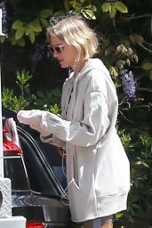 Naomi Watts in Athleisure and Latex Gloves - Shopping in LA 03/25/2020