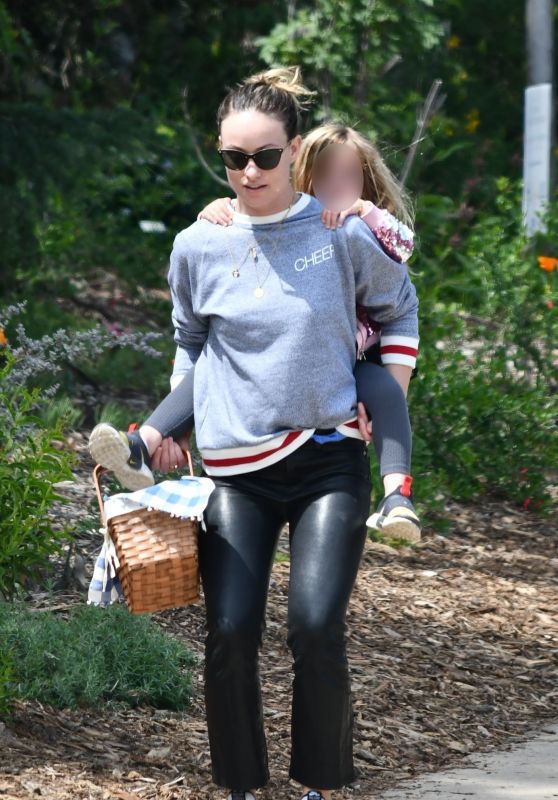Olivia Wilde - Goes on a Picnic in Los Angeles 03/28/2020