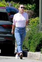 Olivia Wilde in Casual Outfit - Los Angeles 03/29/2020