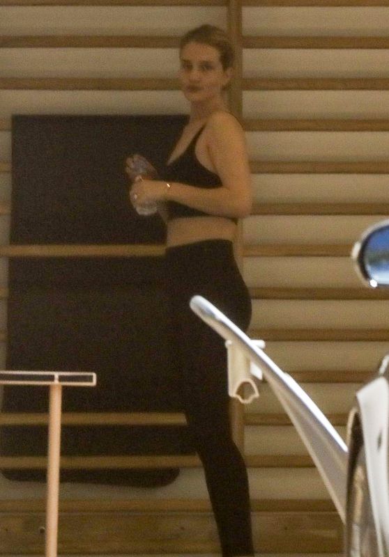 Rosie Huntington-Whiteley at a Gym in LA 03/23/2020
