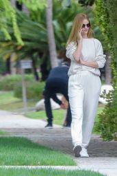 Rosie Huntington-Whiteley - Out in Beverly Hills 03/17/2020
