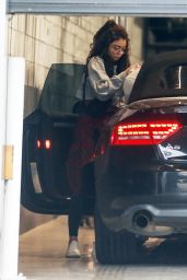Sarah Hyland - Heading to a Friends House in LA 03/19/2020