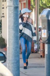 Sarah Hyland in Slouchy striped Jumper and Jeans 03/02/2020